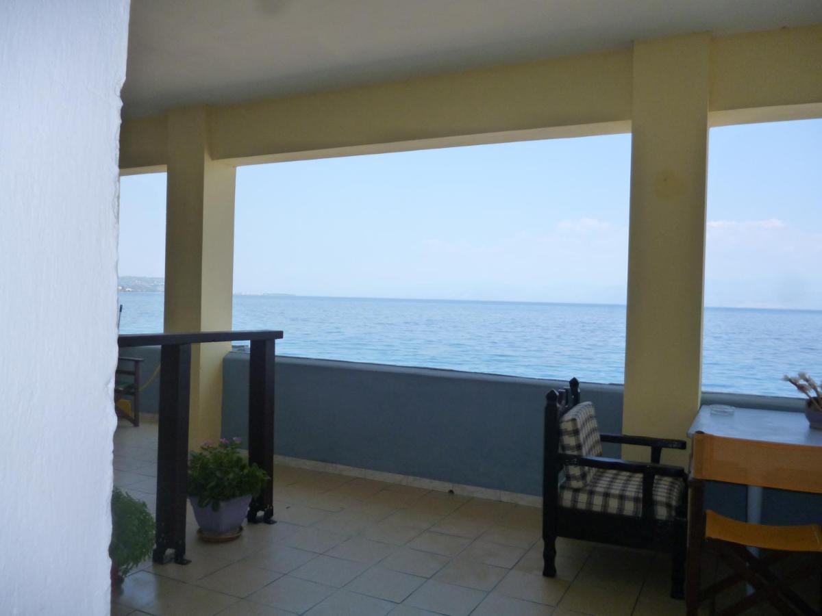 Апартаменты House Next To The Sea Side Дервенион Экстерьер фото
